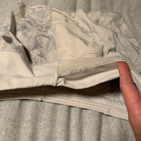 LuluLemon 3” Shorts Size 8 - Picture 5 of 7